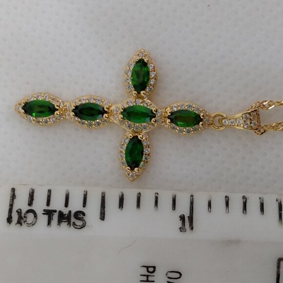 Beautiful Russian chrome diopside cross - Picture 4 of 6